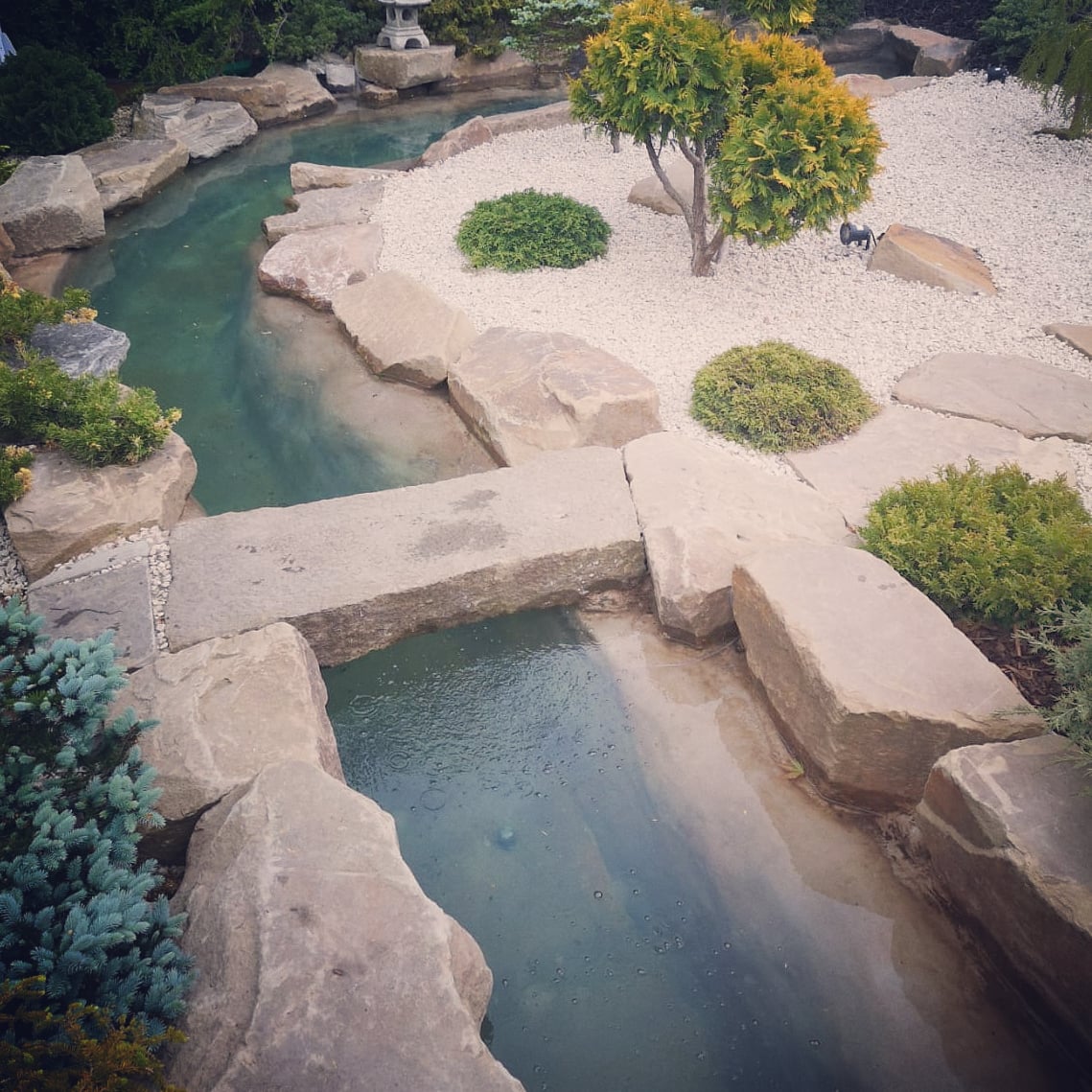 Luxury swimming pool design in Dubai